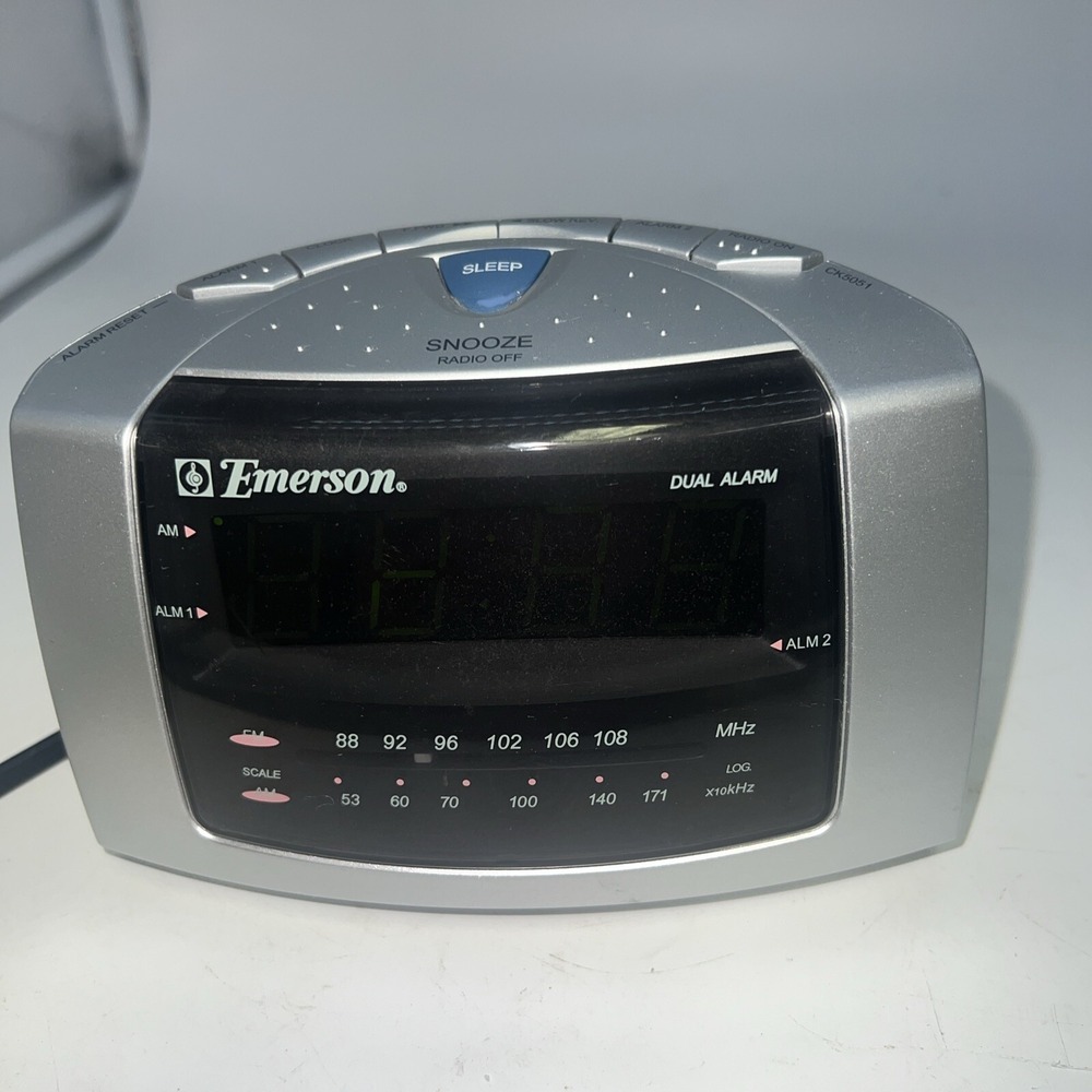 Emerson Dual Alarm Radio/Alarm Clock # CK5051 Grey Silver Vintage Tested Works